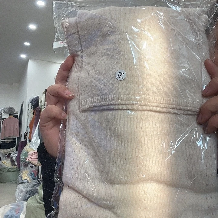 804 米色大码山羊绒自由领
