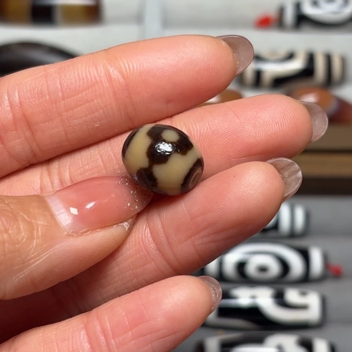 未镶嵌颈饰玛瑙/玉髓拼*