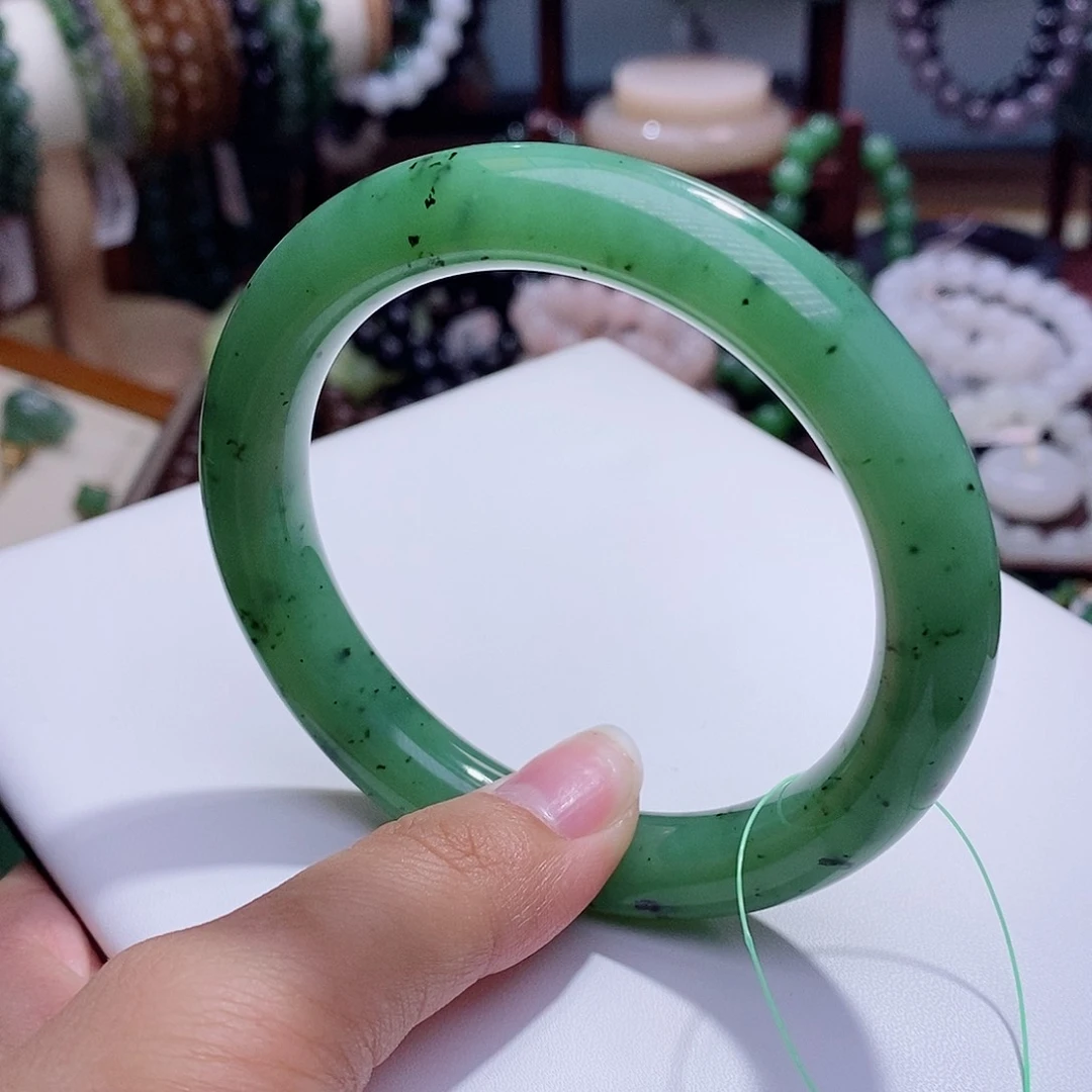 和田玉未镶嵌颈饰清货价乌兰海猕猴桃圆条手镯60.7