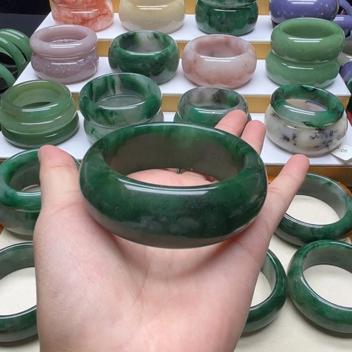 石英质玉（非洲翠）未镶嵌手镯