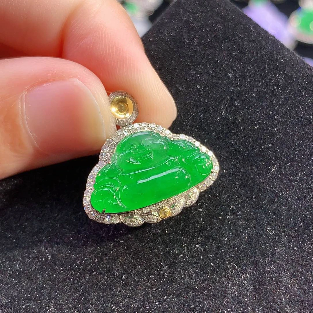翡翠18K金镶嵌颈饰