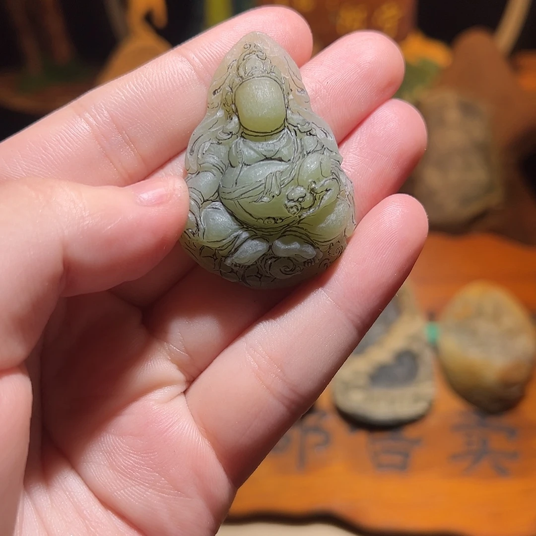 醉***风定制翡翠未镶嵌定制翡翠雕刻