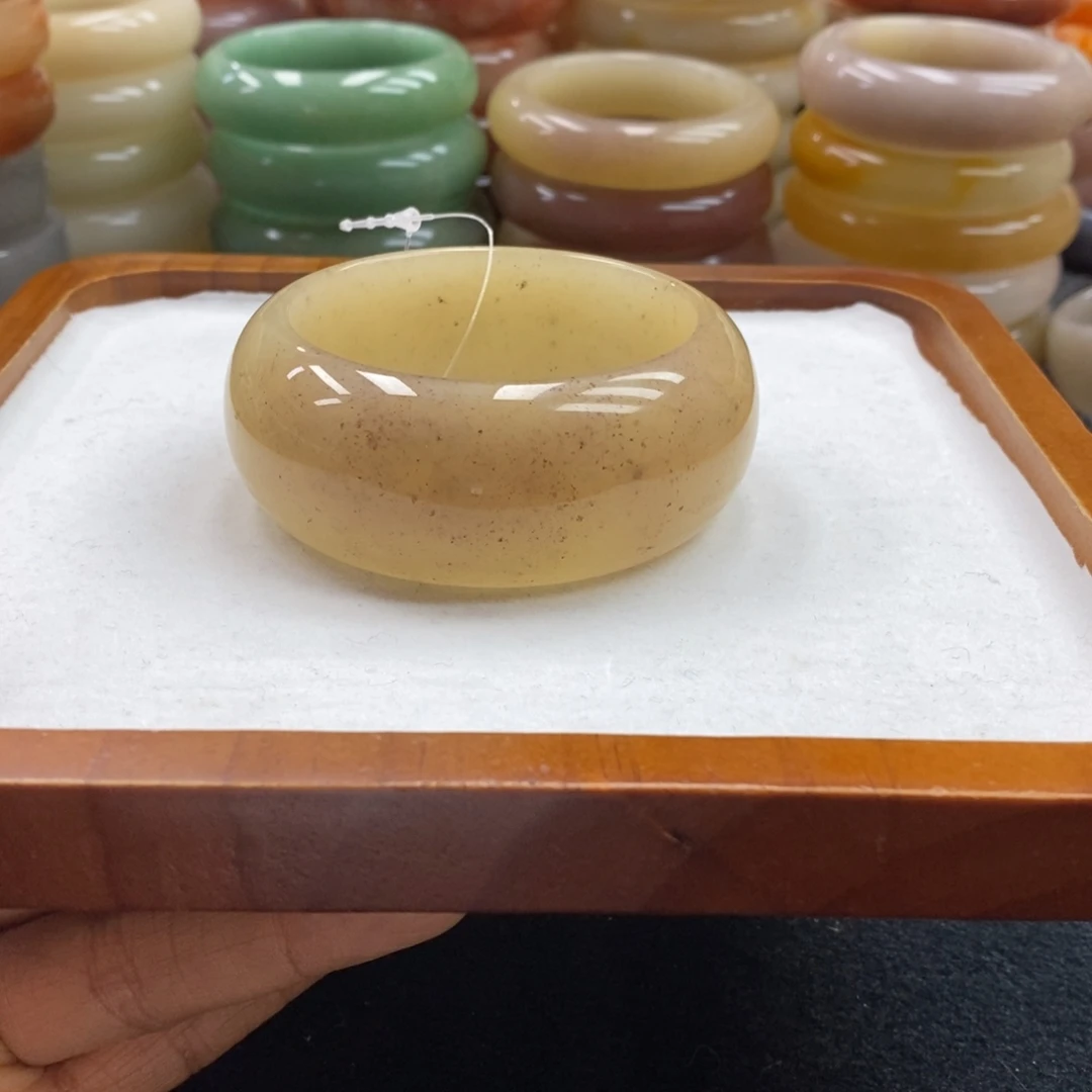 石英质玉未镶嵌手镯