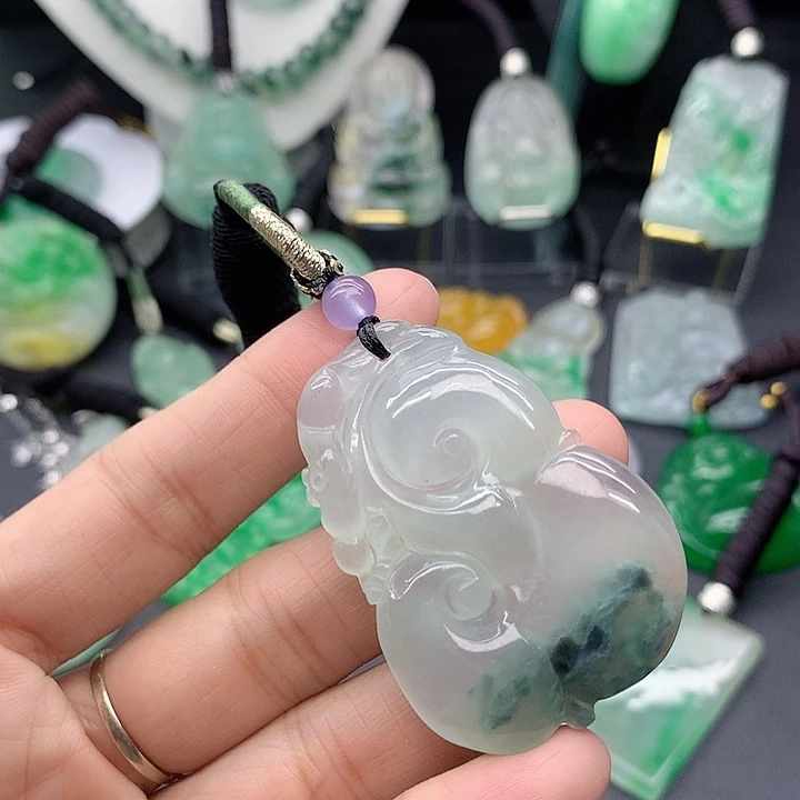 翡翠未镶嵌吊坠(赠链)