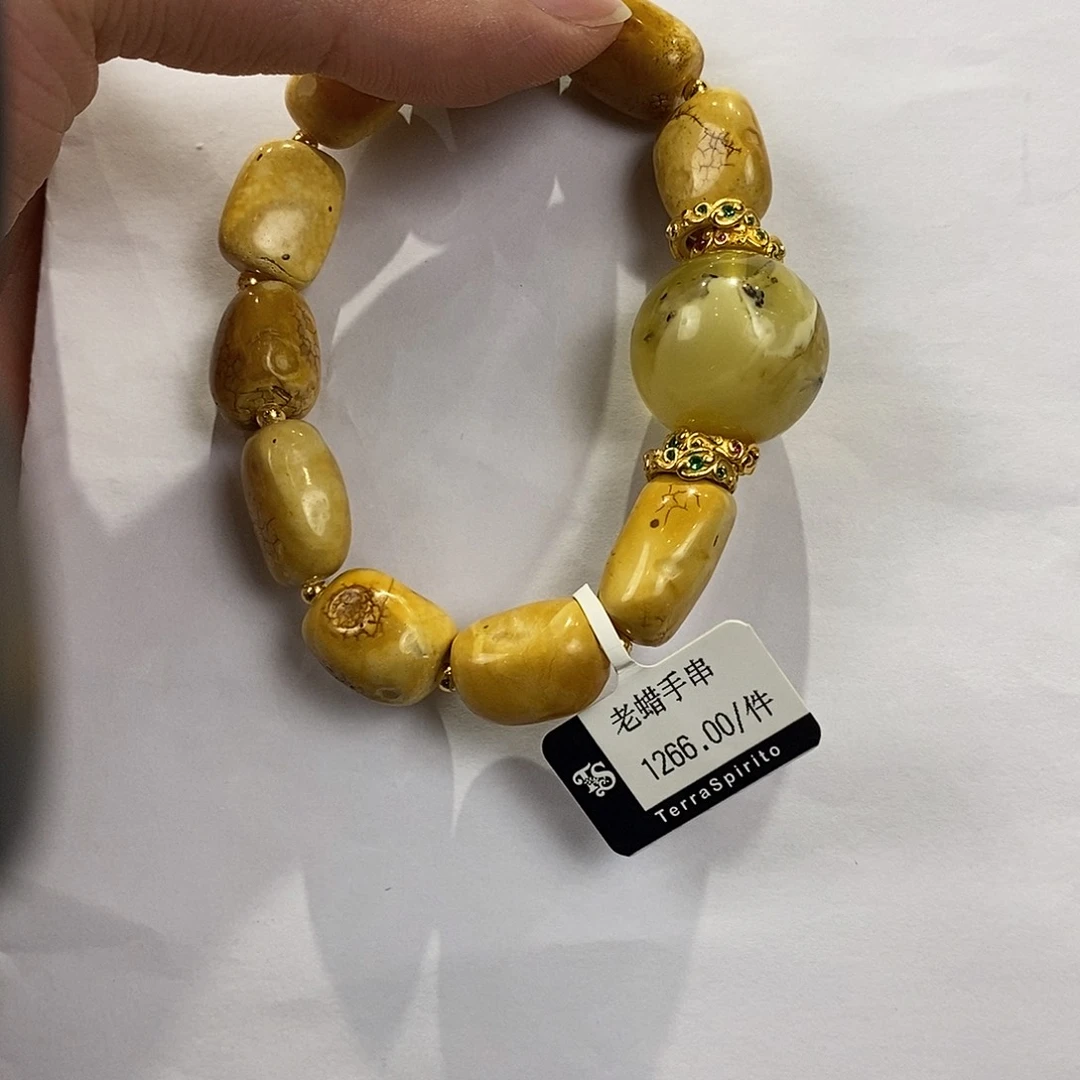 琥珀未镶嵌颈饰多人