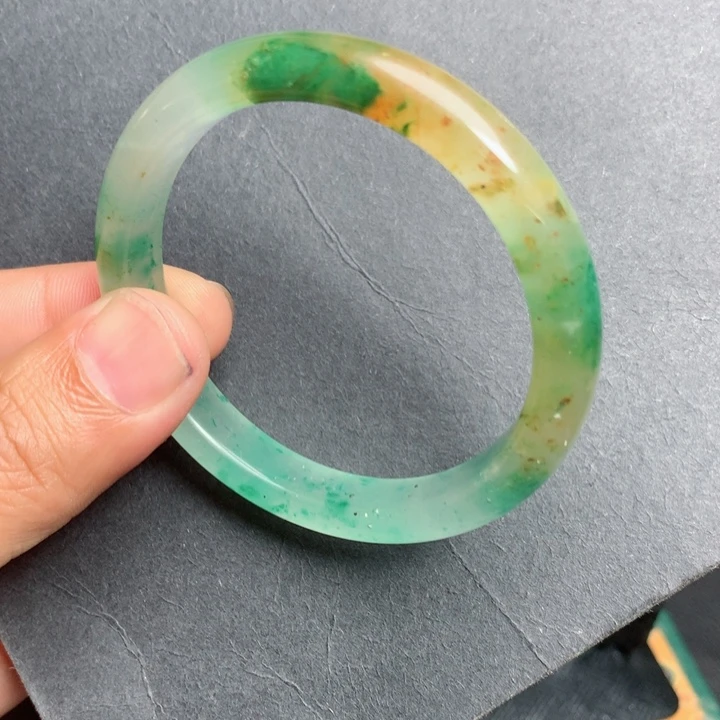 未镶嵌手镯石英质玉