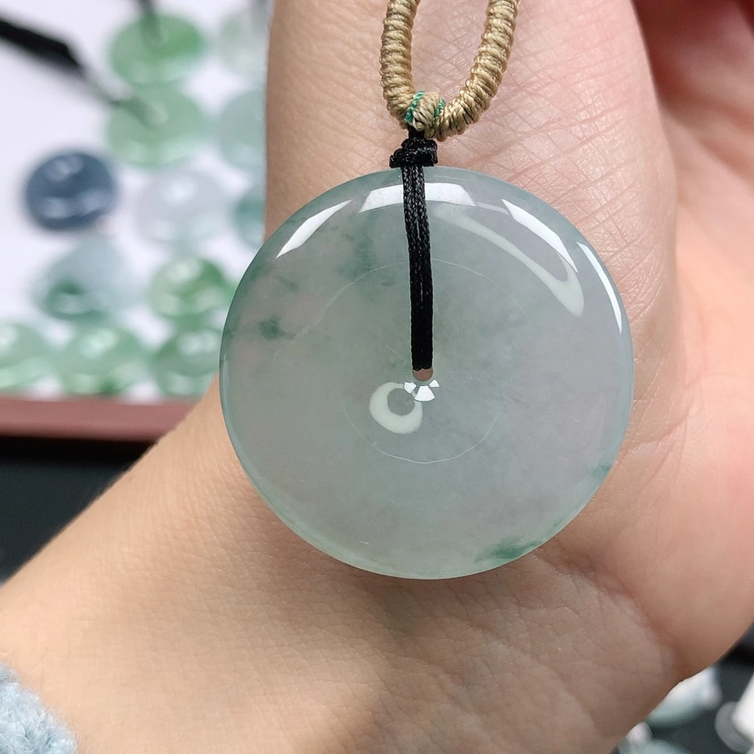 翡翠颈饰未镶嵌平安