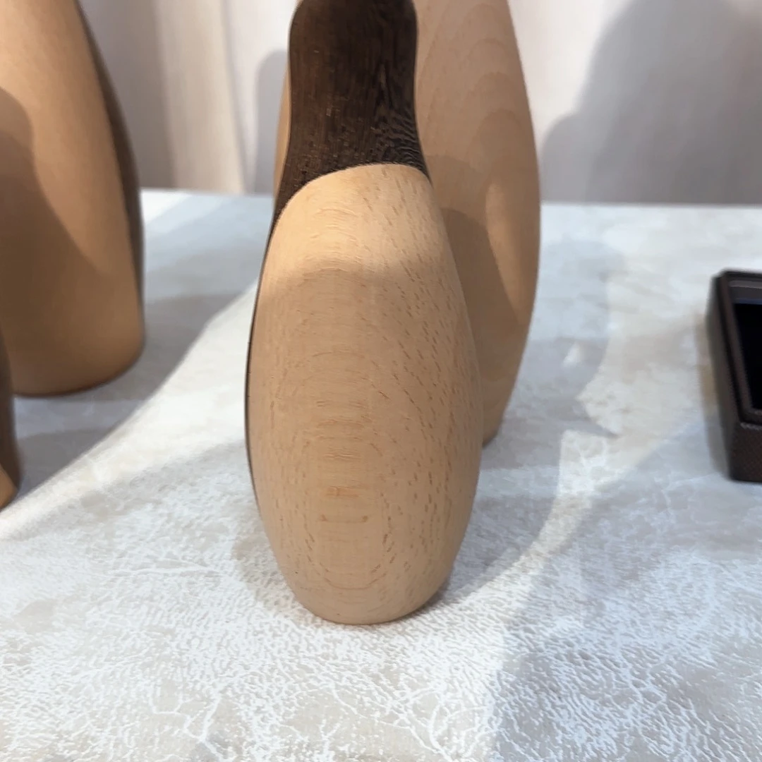 花梨木类家具小企鹅摆件