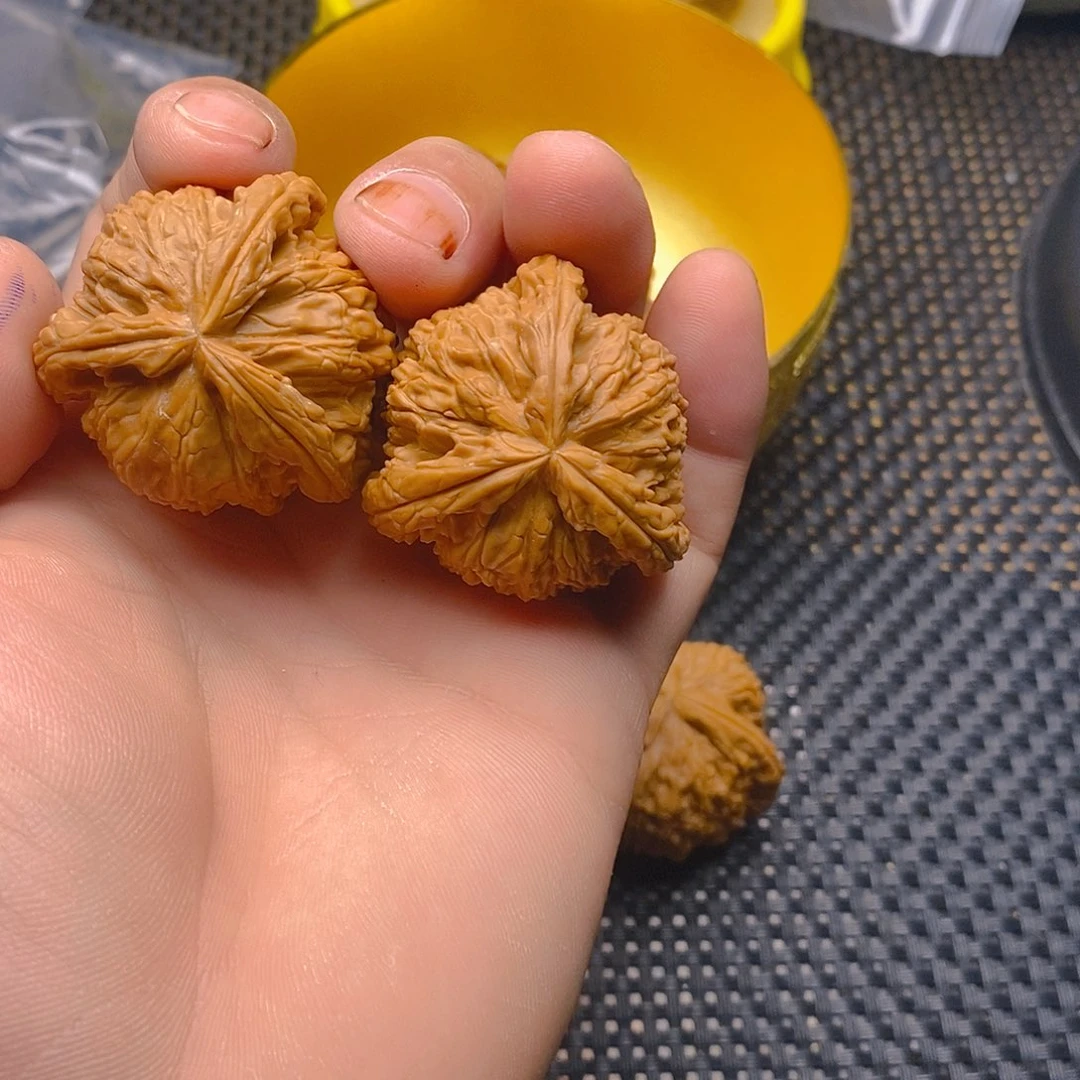 我***天吊坠文玩核桃文玩核桃三棱炸炸炸炸炸炸