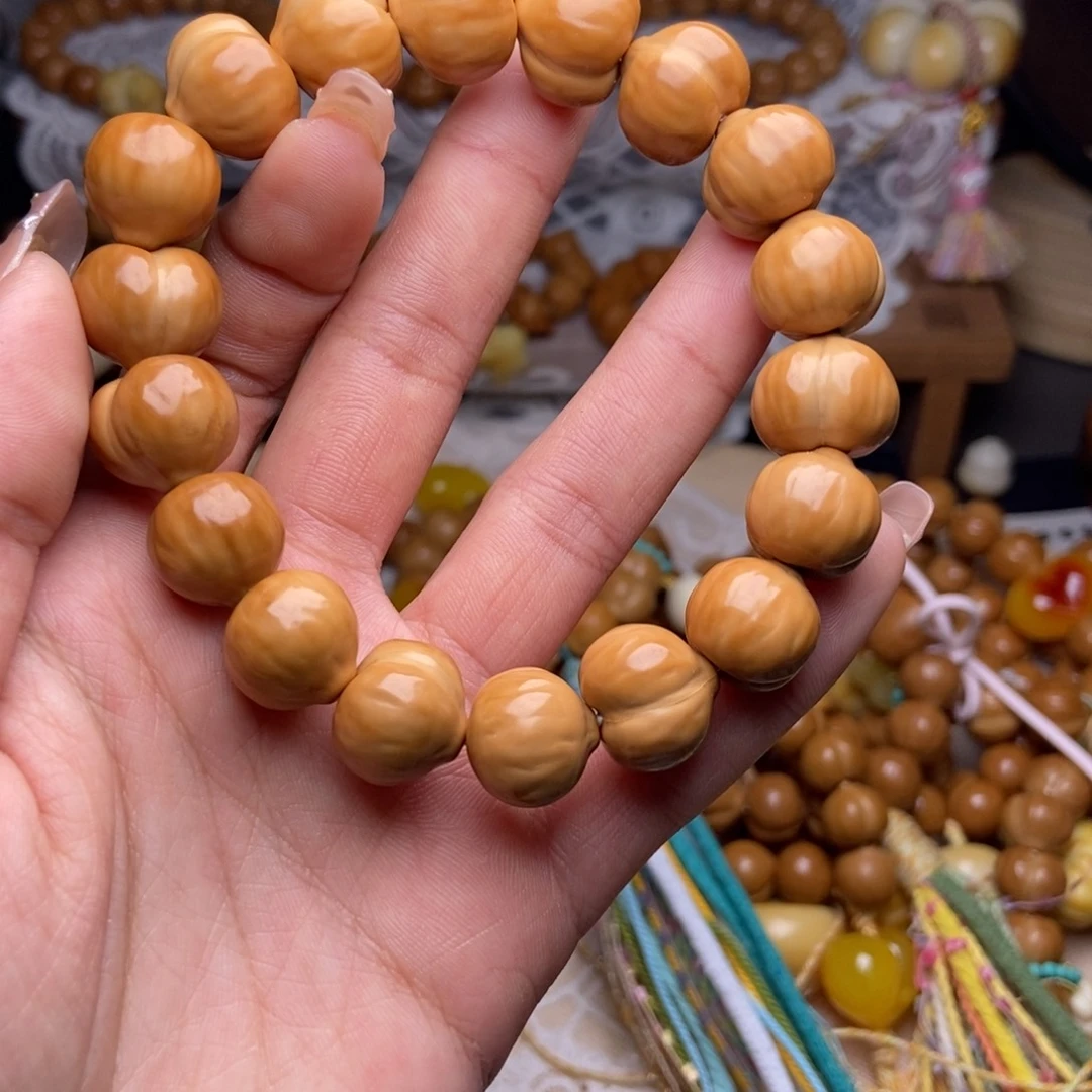 张***亮核桃纹理手串素圈串的时候注意点不要返油的