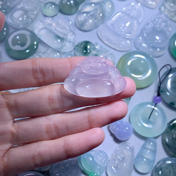 翡翠颈饰未镶嵌佛