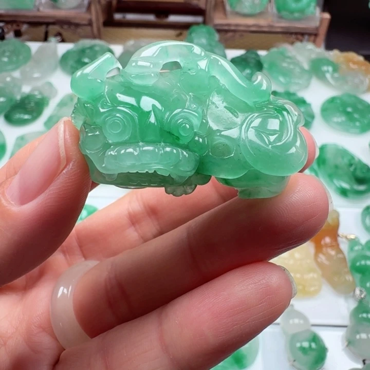 颈饰未镶嵌石英质玉