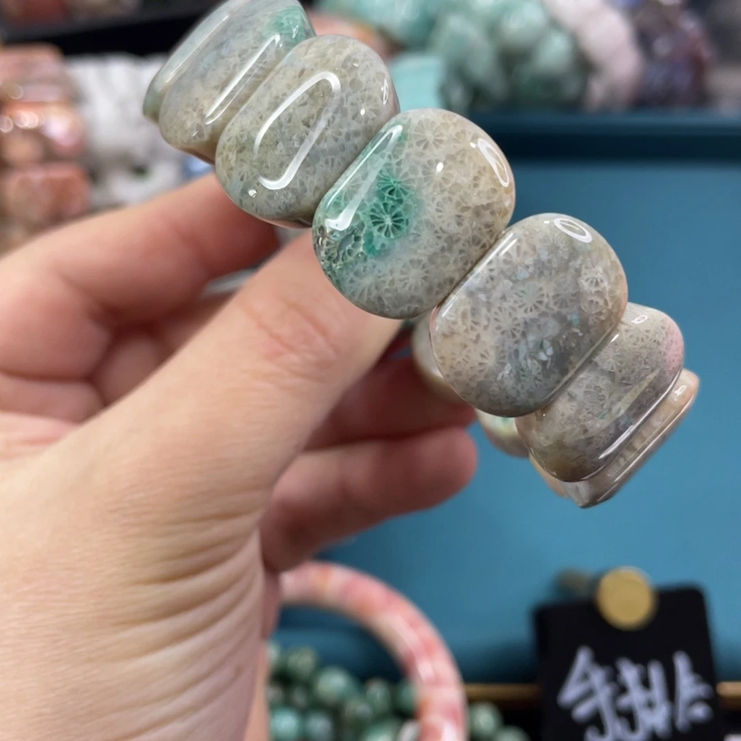 未镶嵌手镯硅化玉