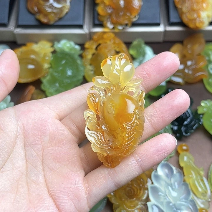 蛇纹石玉颈饰未镶嵌易**寒