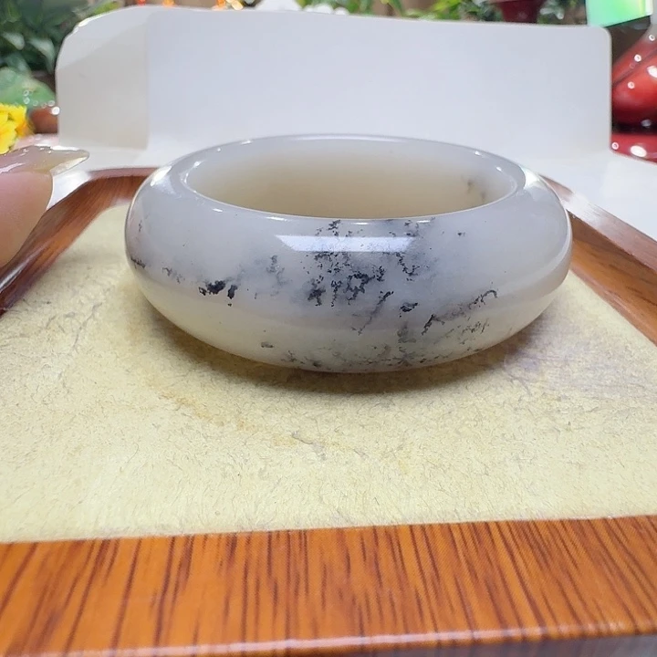 石英质玉未镶嵌手镯