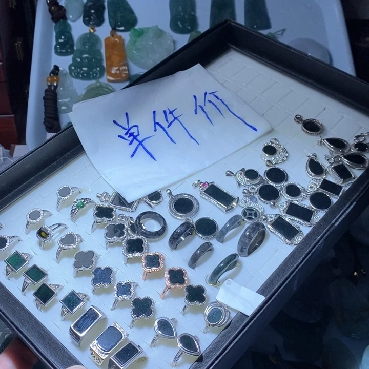 翡翠颈饰未镶嵌好