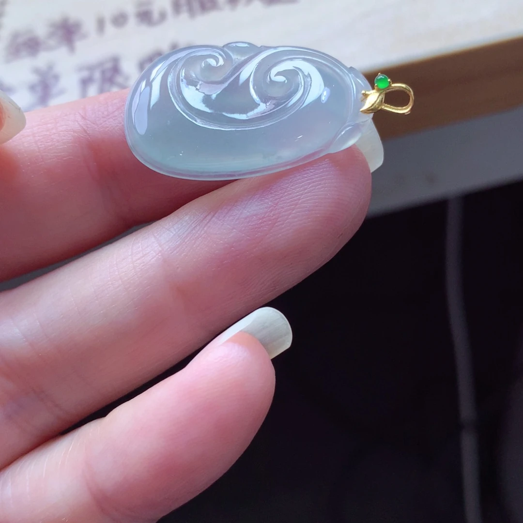 翡翠颈饰18K金镶嵌吊坠