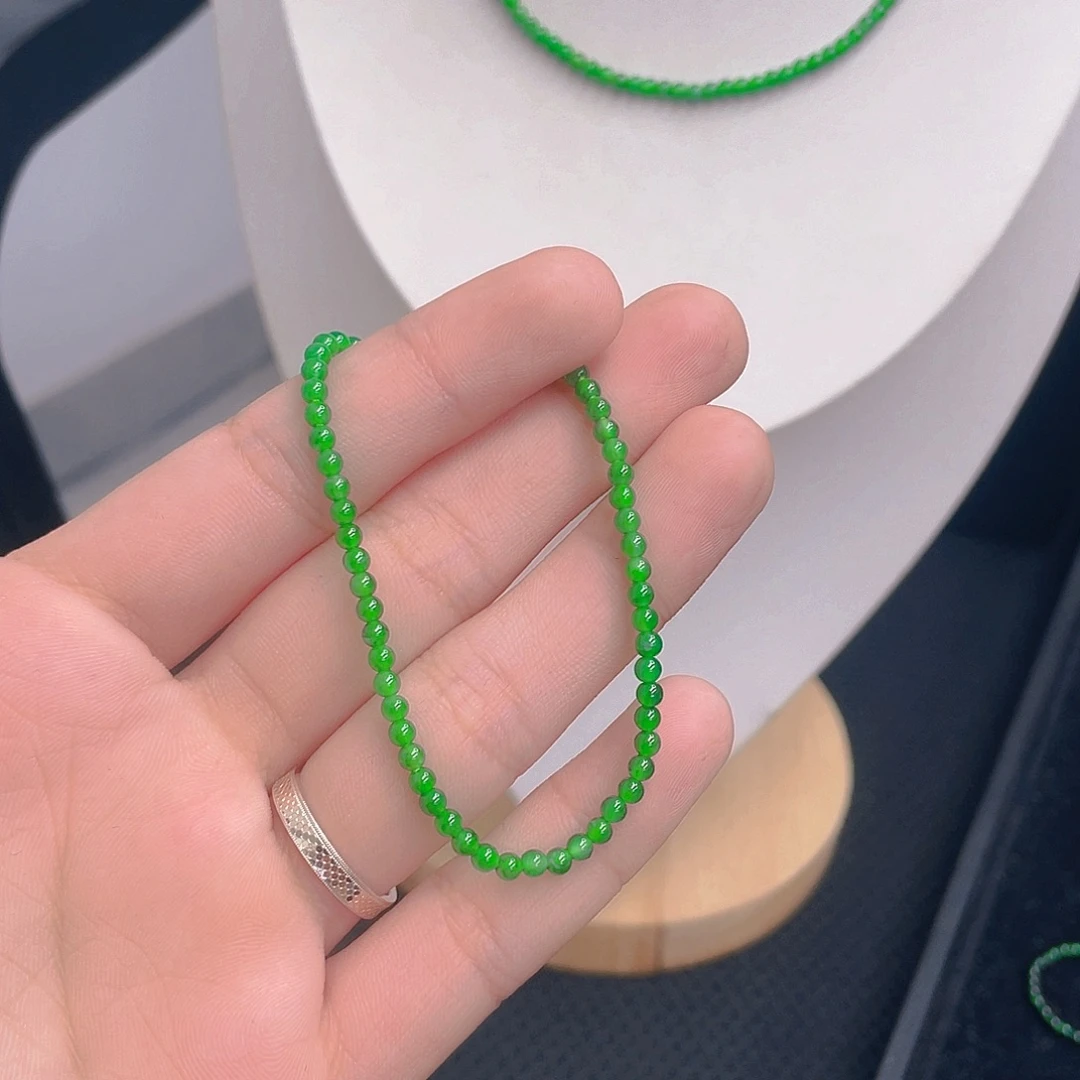 翡翠未镶嵌颈饰