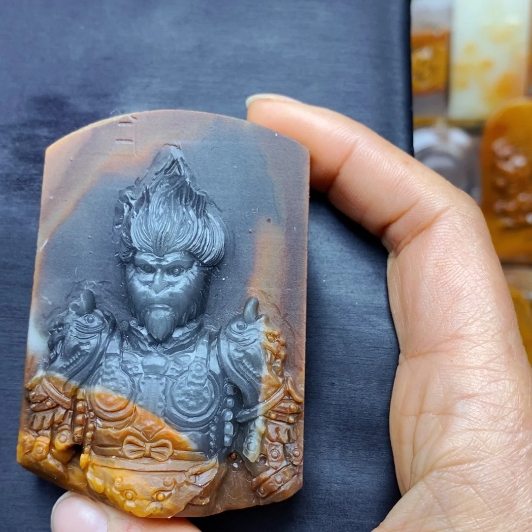 石英质玉（黄龙玉）颈饰未镶嵌