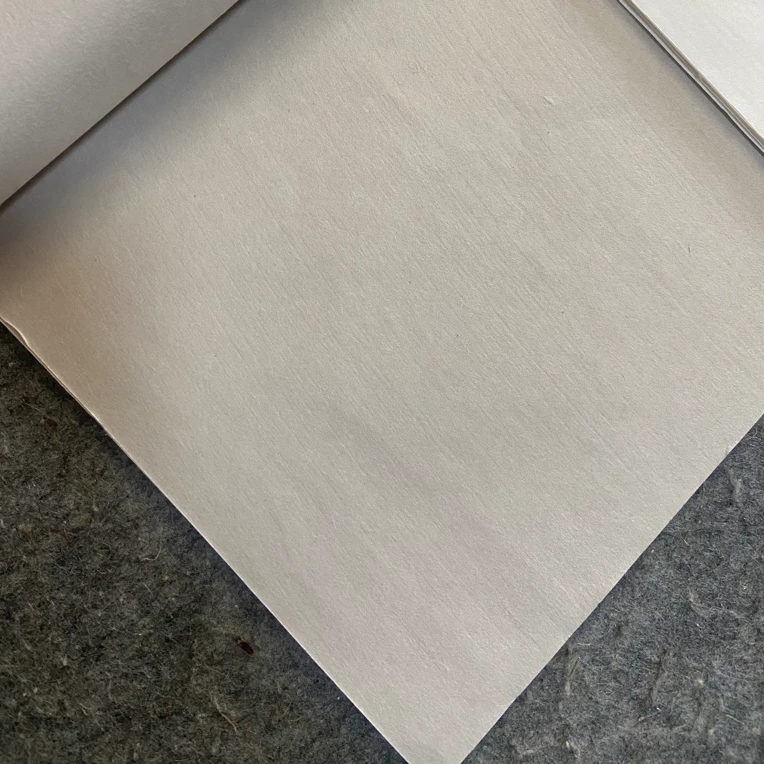 古法捞制浅灰色檀楮宣纸，纸性半生熟，书法作品用纸，安徽泾县