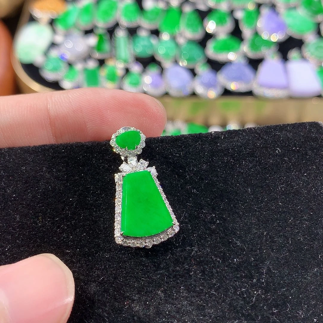 翡翠18K金镶嵌颈饰