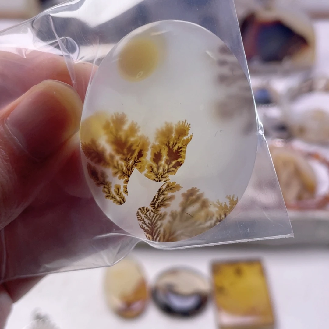 爱***）玛瑙/玉髓未镶嵌珠宝奇石