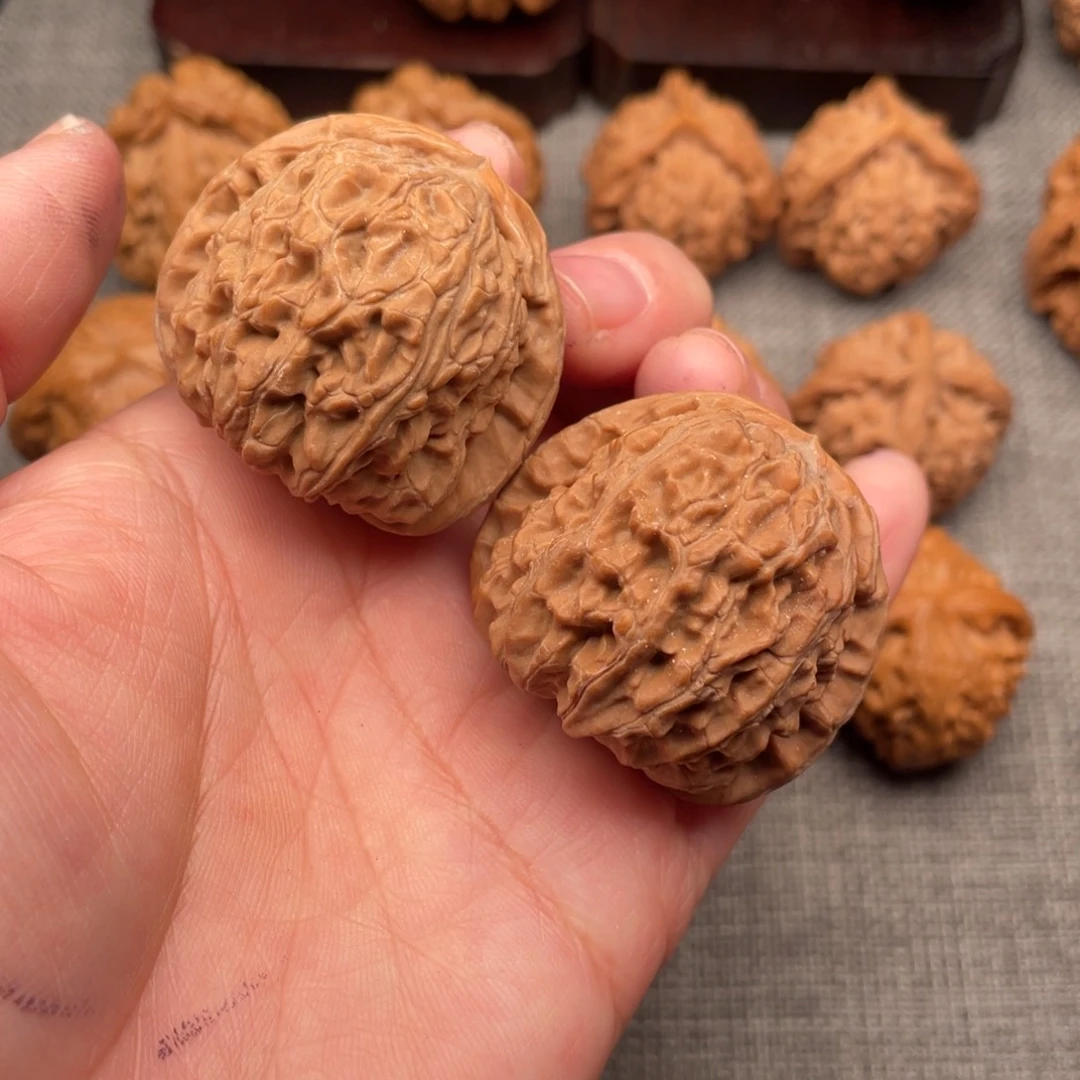 文玩核桃把件39老树球白