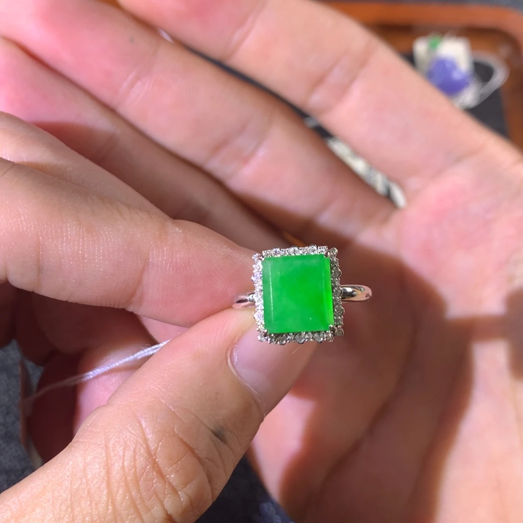 翡翠18K金镶嵌戒指翡翠