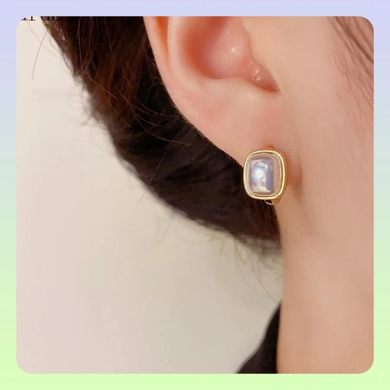 铜合金锆石耳饰 复古设计感时尚百搭气质耳饰简约精致小巧小众轻