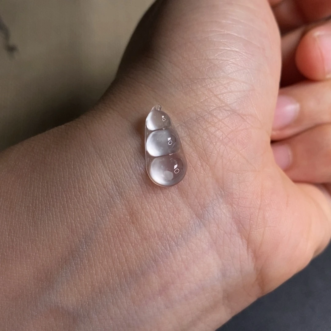 翡翠未镶嵌颈饰豆子