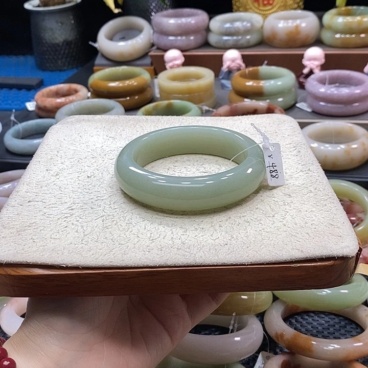 未镶嵌手镯石英岩玉