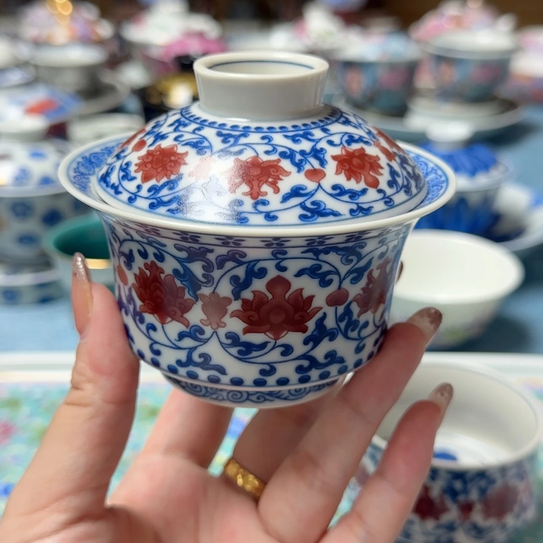 釉里红马蹄盖碗景德镇