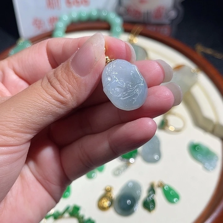 翡翠未镶嵌吊坠(赠链)