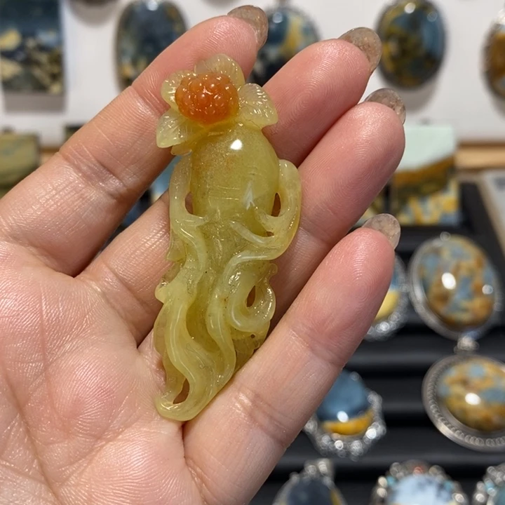 蛇纹石玉未镶嵌颈饰