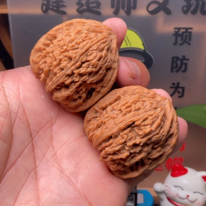 文玩核桃吊坠南疆石39全品红皮