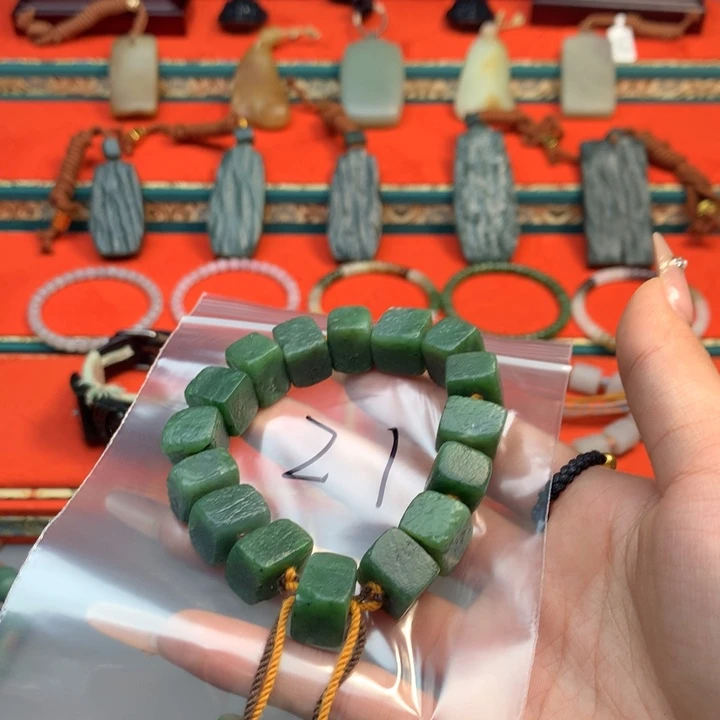 和田玉（糖玉）颈饰未镶嵌功**猫