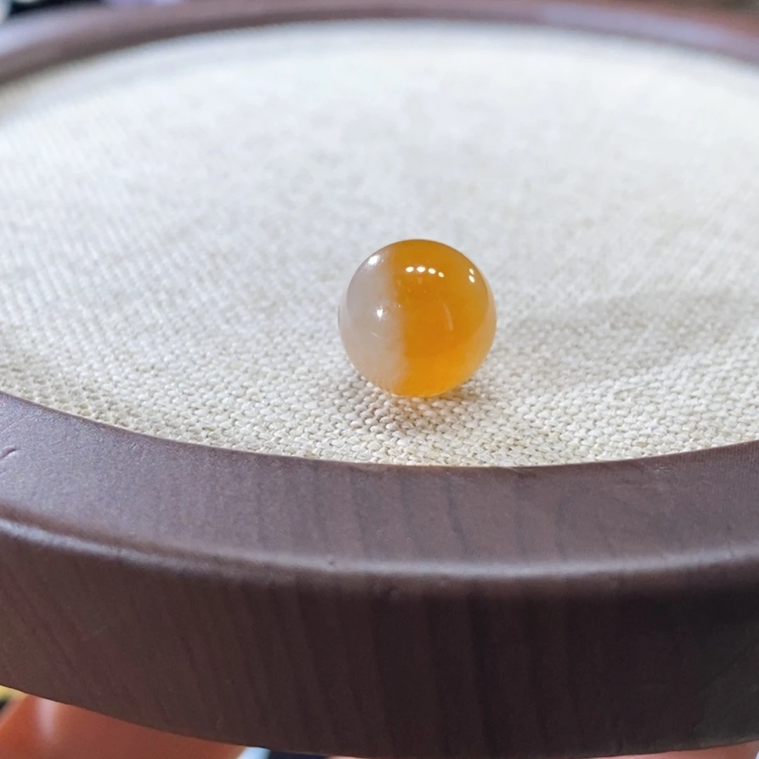 沐****翡翠未镶嵌颈饰冰黄卡10.3mm