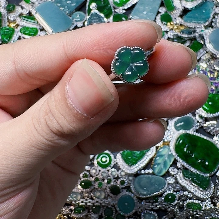 翡翠颈饰未镶嵌天然A货翡翠放漏