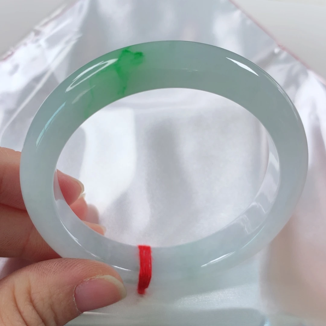 未镶嵌手镯（圆镯）翡翠Z****?