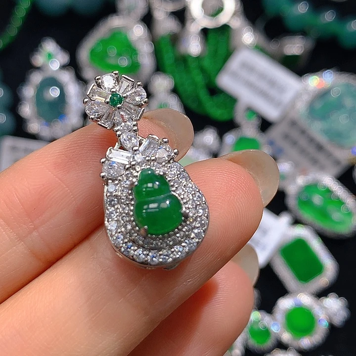 翡翠颈饰未镶嵌翡翠