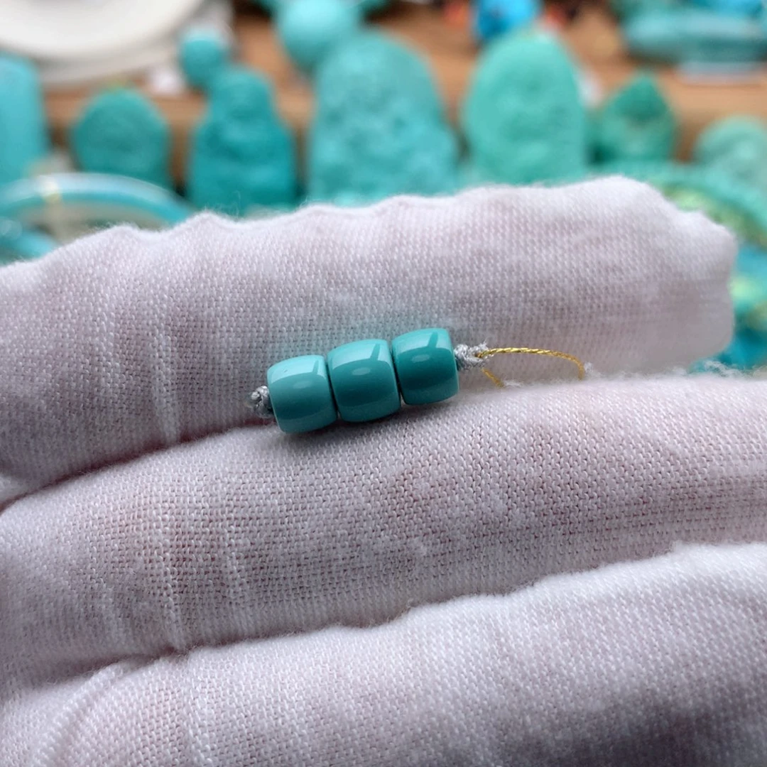 绿松石颈饰未镶嵌