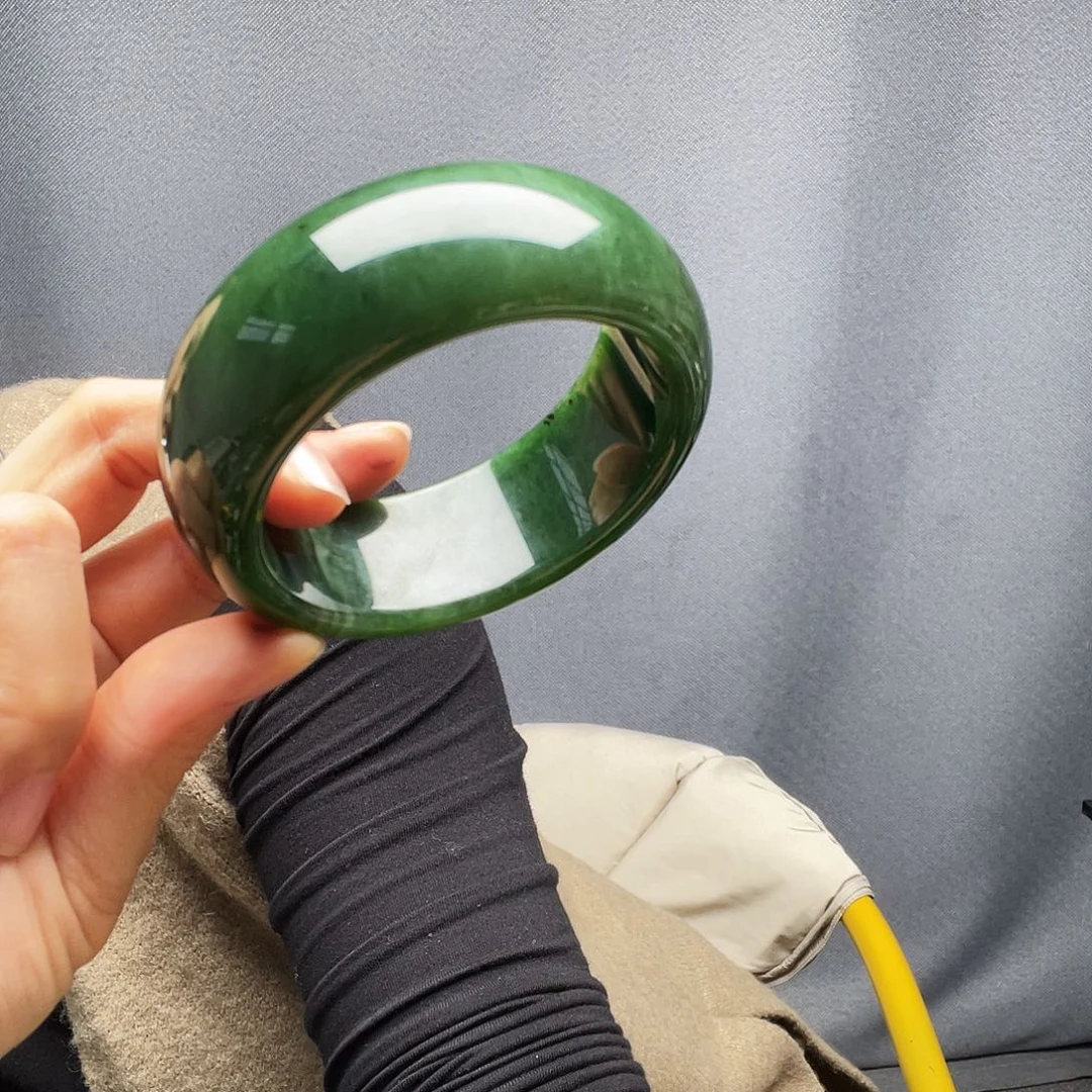 *****和田玉未镶嵌手镯