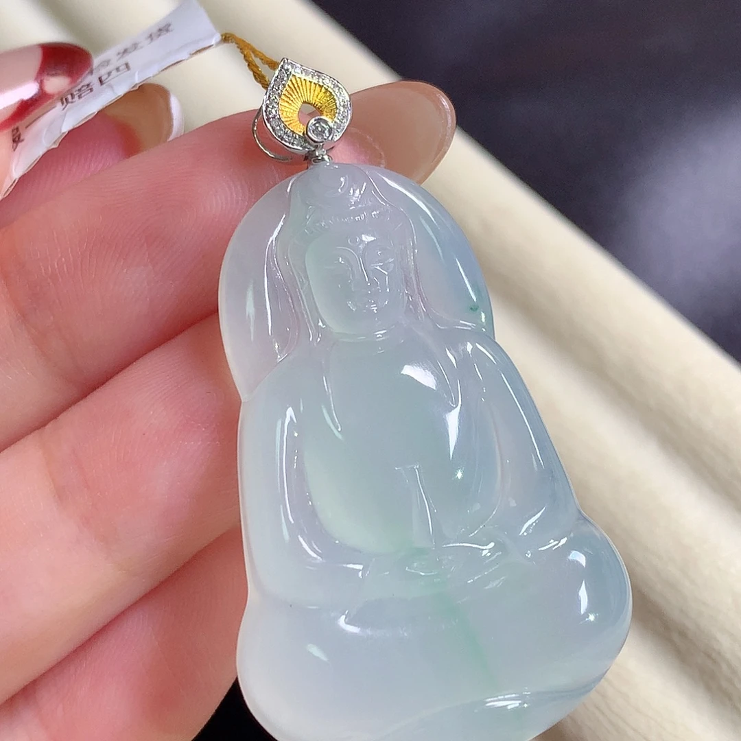 翡翠18K金镶嵌颈饰观音