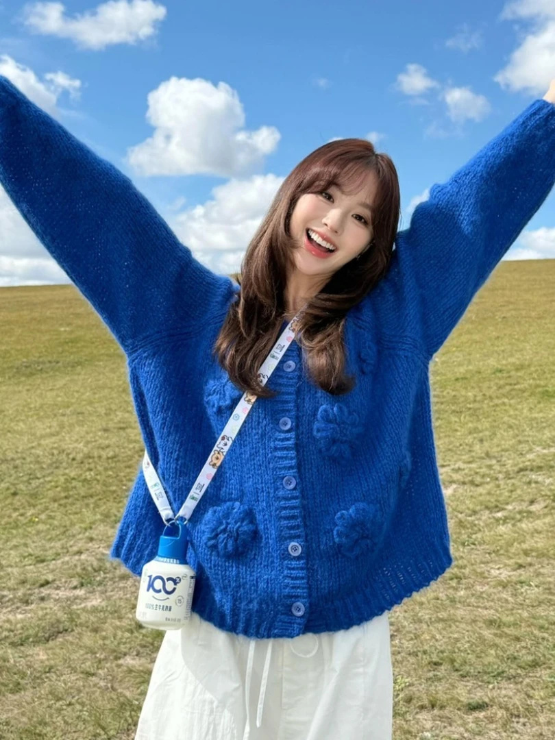 克莱因蓝立体钩花针织开衫外套2025独特超好看韩系小众不撞款上衣