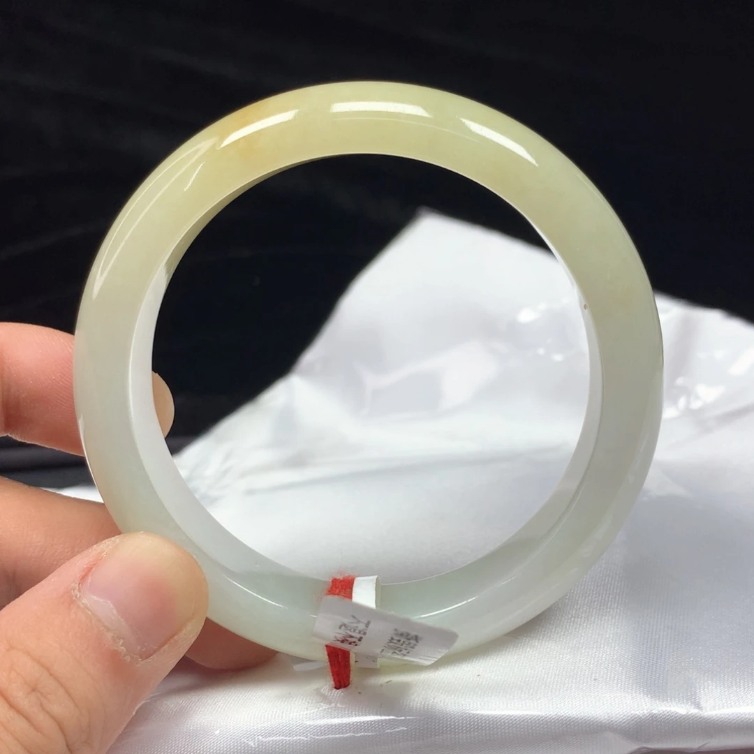 翡翠手镯（圆镯）未镶嵌57.6