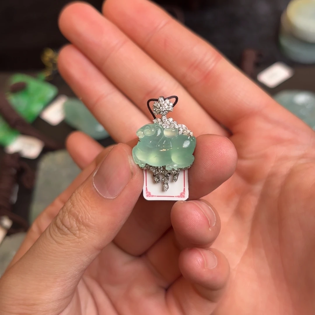 翡翠18K金镶嵌颈饰天然缅甸翡翠a货