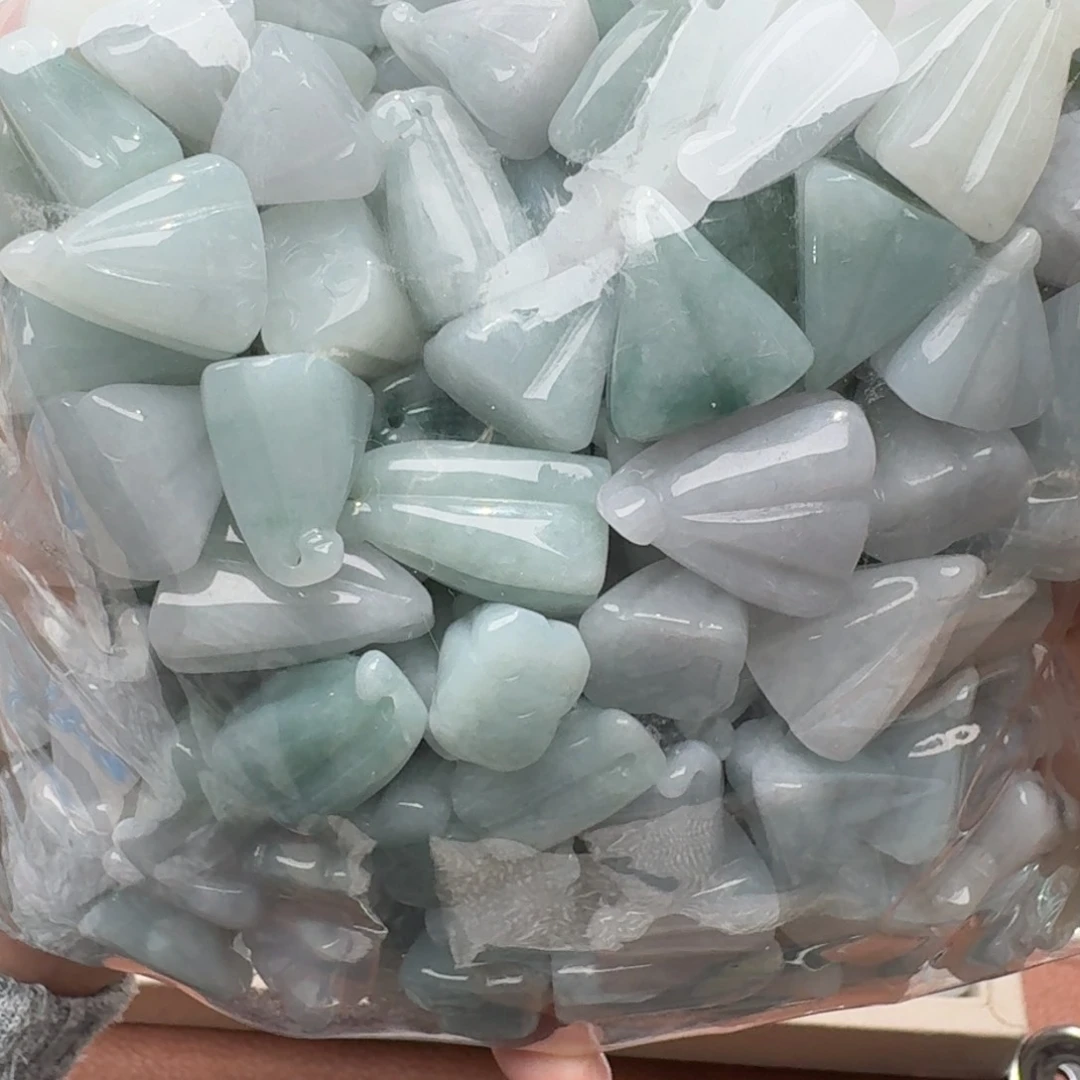 未镶嵌挂件翡翠福利3个，不包邮，拍邮费发货