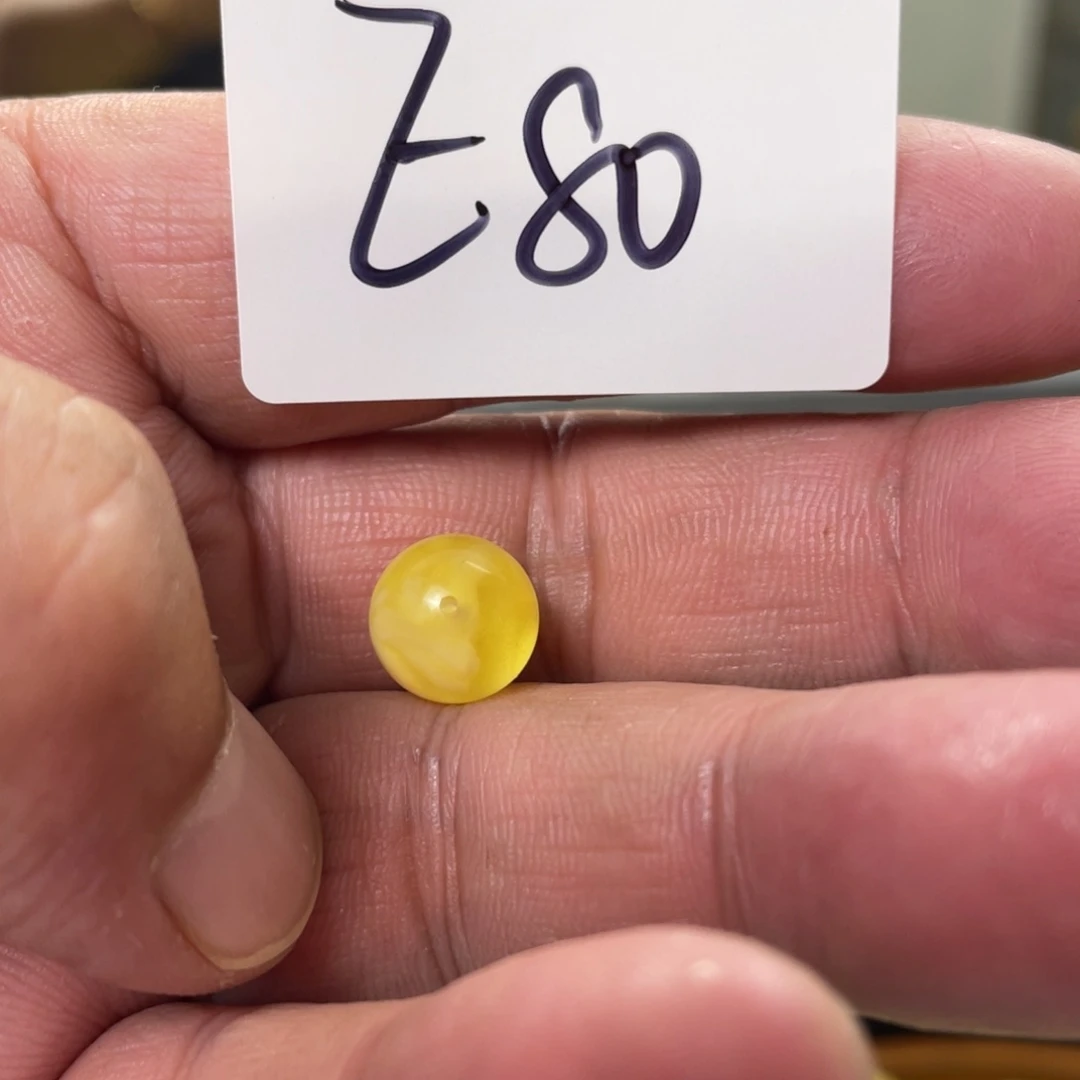 未镶嵌琥珀手链多样性发，发其中一件