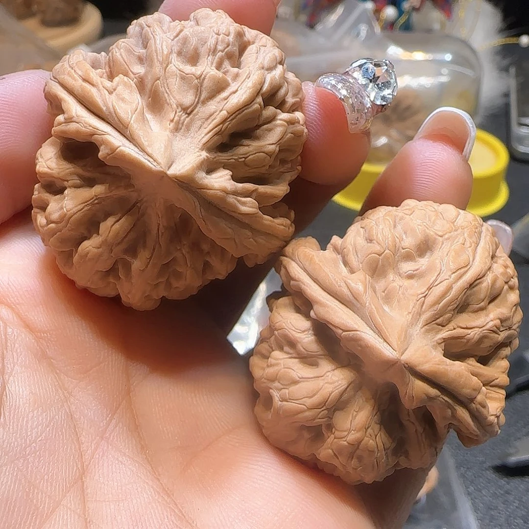 文玩核桃吊坠42红锦鲤