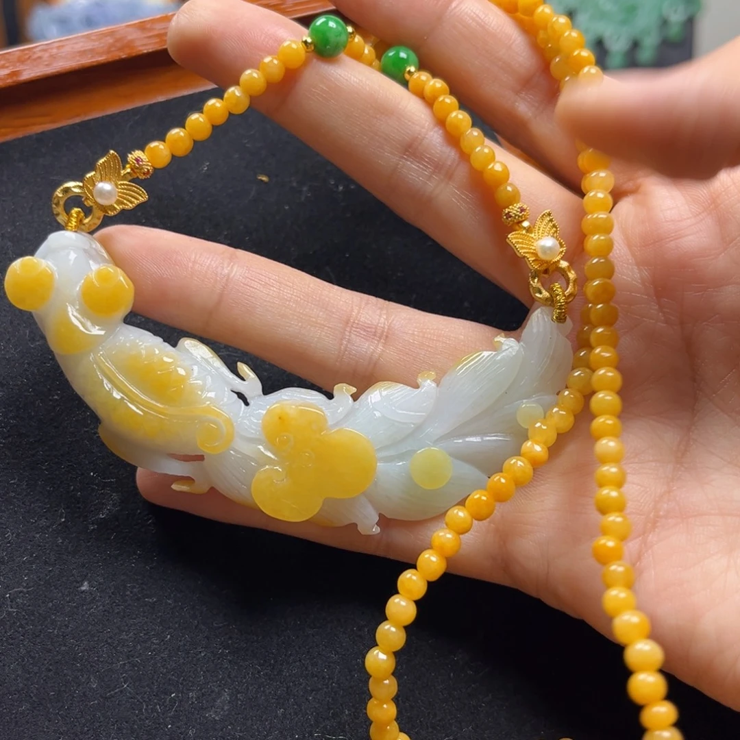 翡翠未镶嵌颈饰锦鲤